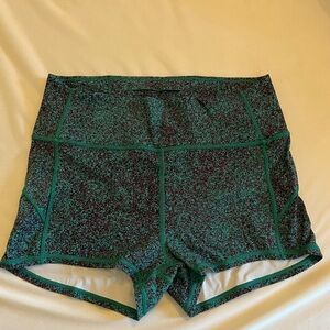 lululemon In Movement Everlux 2.5” Shorts - Teal / Pink size 10